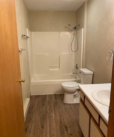 807 Kellogg Ave — Photo 6