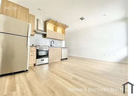 233 Rosemont Ave #12A — Photo 2