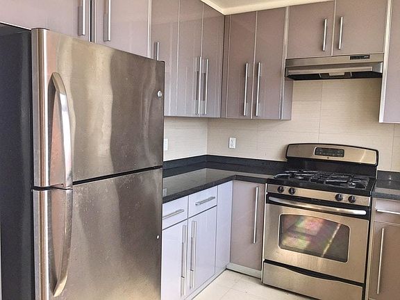 4th image of 4007 73rd St APT 6D
