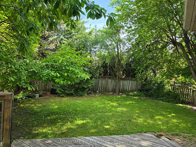 49 Holbrook Ct — Photo 34