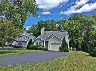 23 Mapleridge Ave, Halfmoon, NY 12065