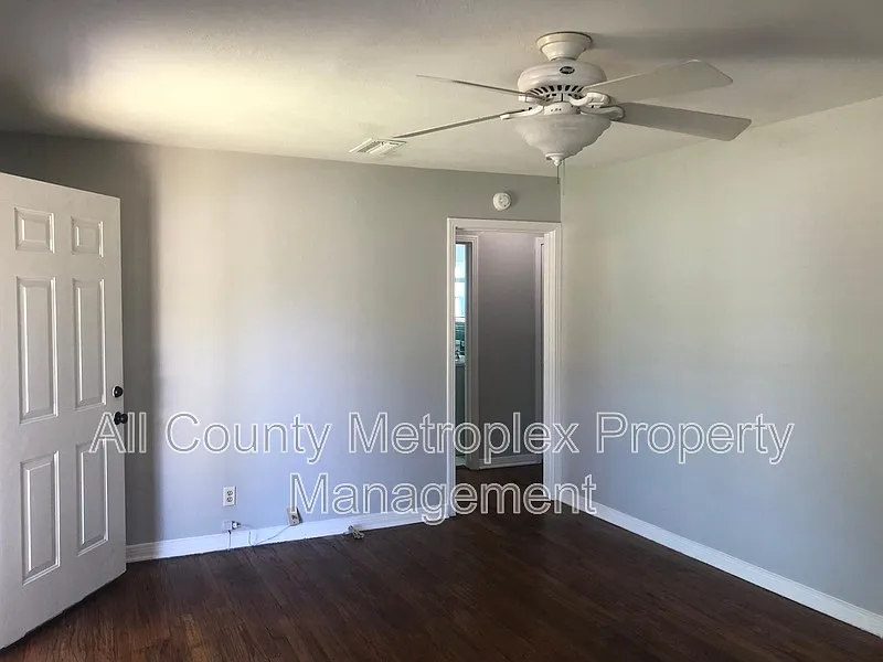 3 bed, 2.0 bath, 1359 sqft, $2,995 — Photo 3