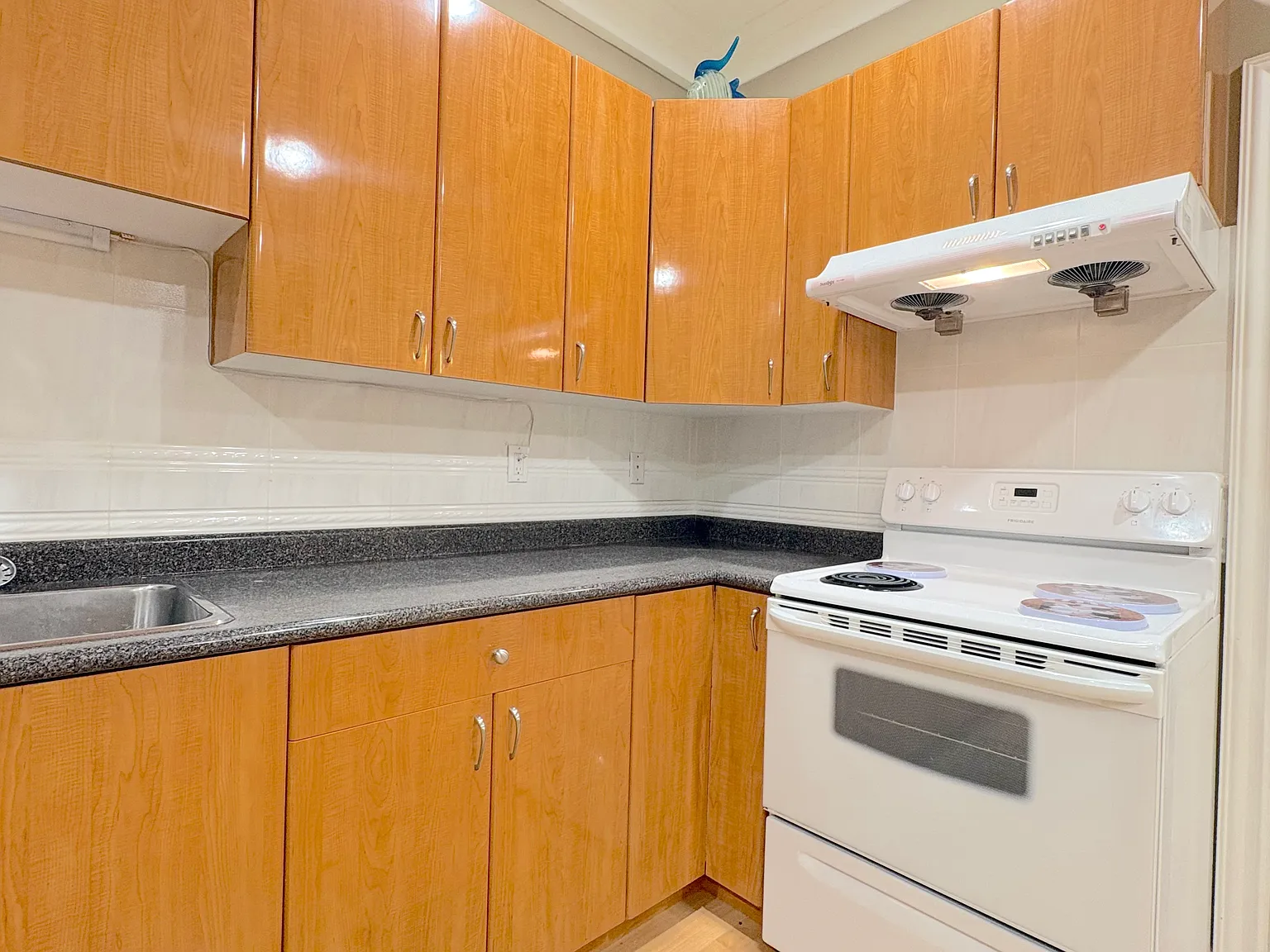 2 bed, 850 sqft, $1,699 — Photo 4