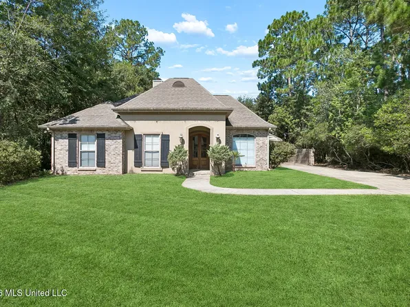 6440 Kiko St, Diamondhead, MS 39525