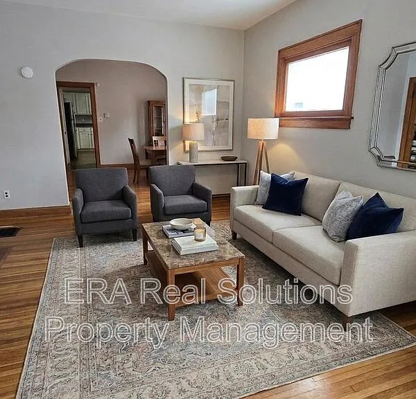 1527 Republic Ave — Photo 2