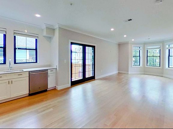 4th image of 281 Lamartine St #1