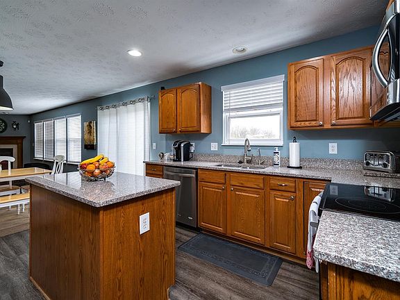 3rd image of 6393 Redmont Ct