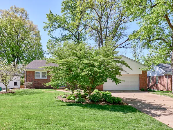 8138 Halifax Dr, Saint Louis, MO 63105