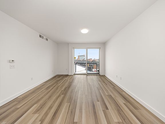 4th image of 1620 Michigan Ave #5129afb75