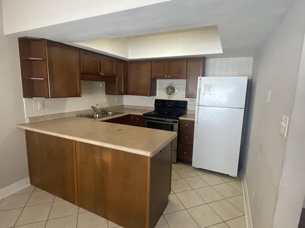 614 Ansborough Ave APT 6, Waterloo, IA 50701