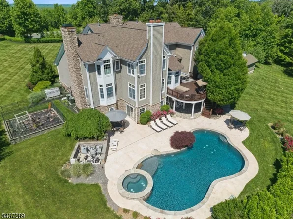 22 High Hill Ct, Bernards Twp., NJ 07920