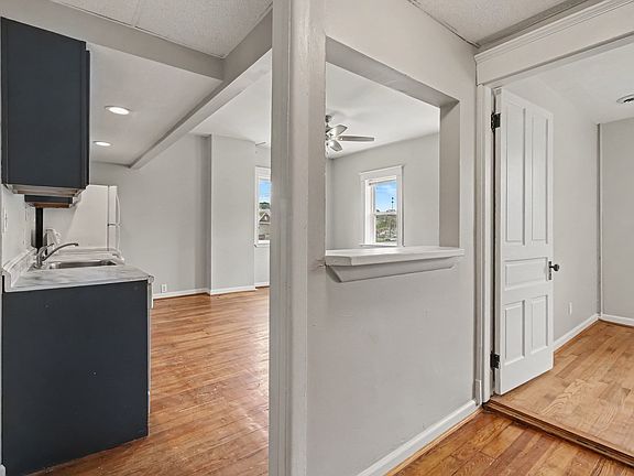 3rd image of 2 W Walnut St APT 4