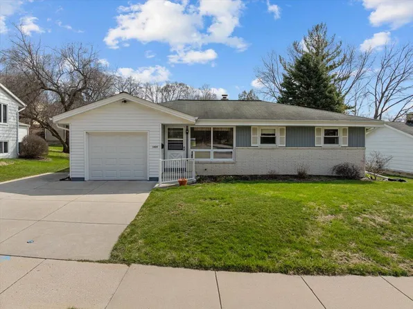 1427 North 12th AVENUE, West Bend, WI 53090
