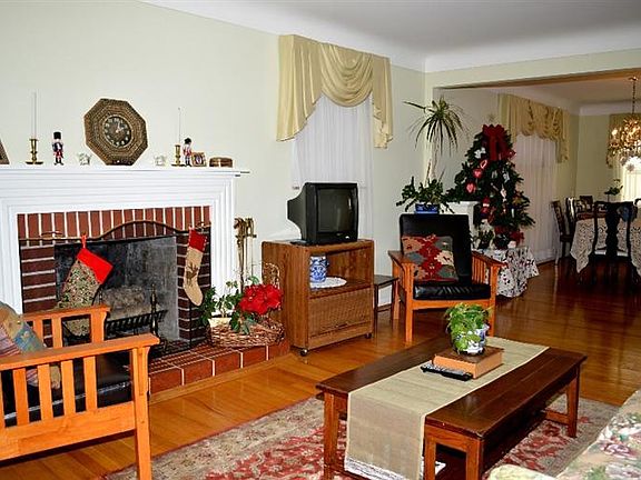 2nd image of 2871 Roseann Ln