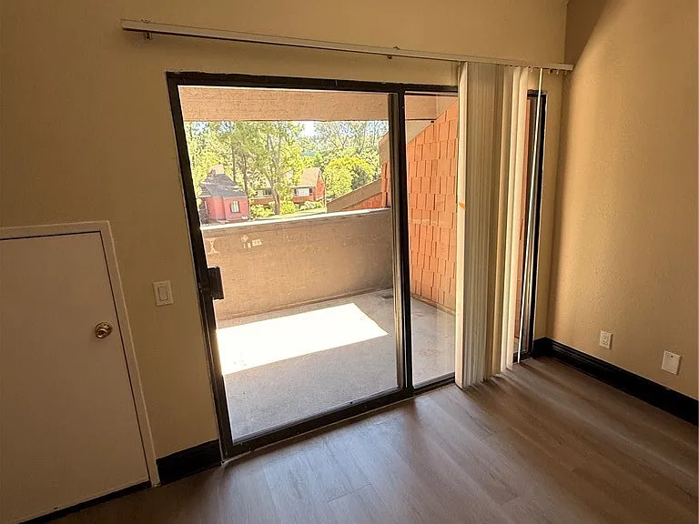 300 S Prospectors Rd — Photo 16