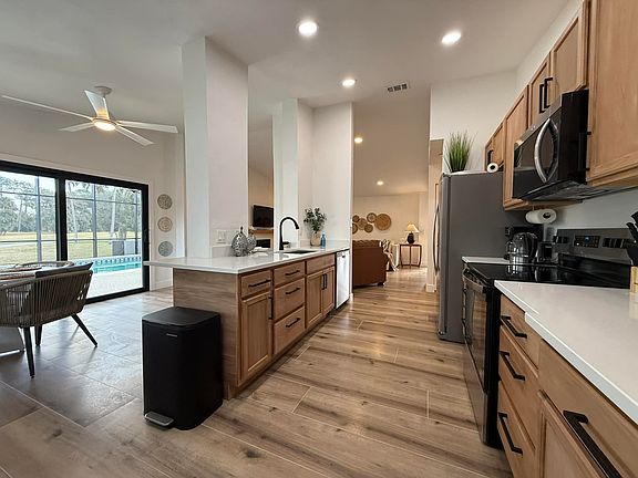 2nd image of 47 Club House Dr