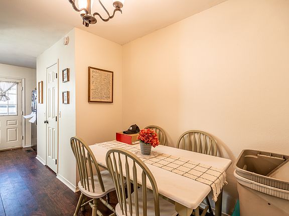 4th image of 3612 Queen Anne Way