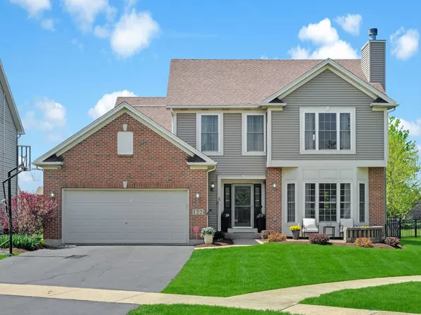 122 Fieldcrest Dr, Bartlett, IL 60103