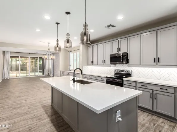 5024 N 84TH Drive, Glendale, AZ 85305