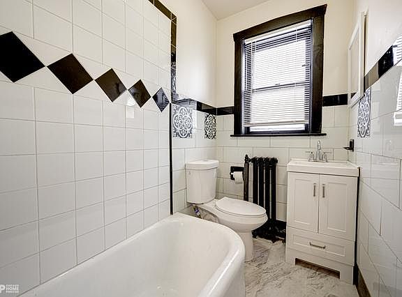 4th image of 11057 S Hoyne Ave