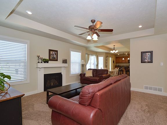 3rd image of 674 Emma Ct