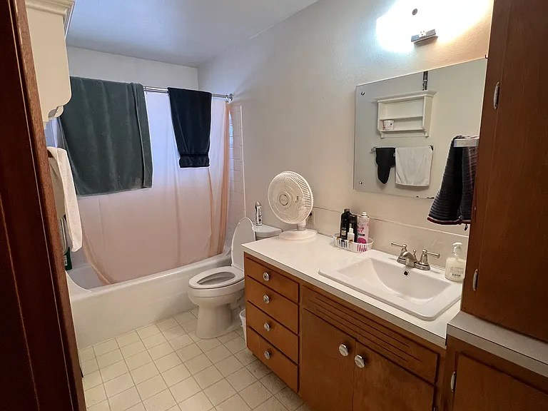 78 Williams Ave S #B — Photo 2