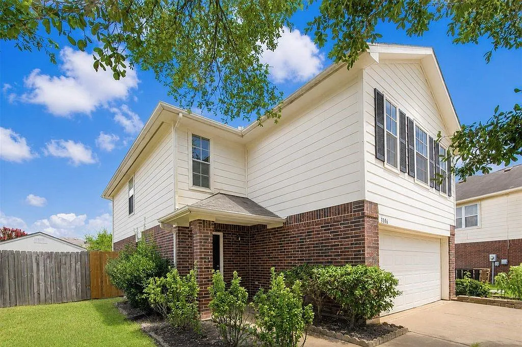 4 bed, 2.5 bath, 1968 sqft, $2,250 — Photo 2