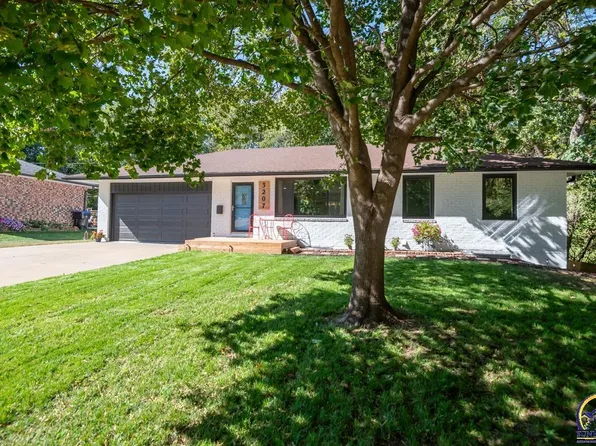 3207 SW McClure Rd, Topeka, KS 66614