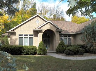 463 Nightingale Dr, Pulaski, WI 54162