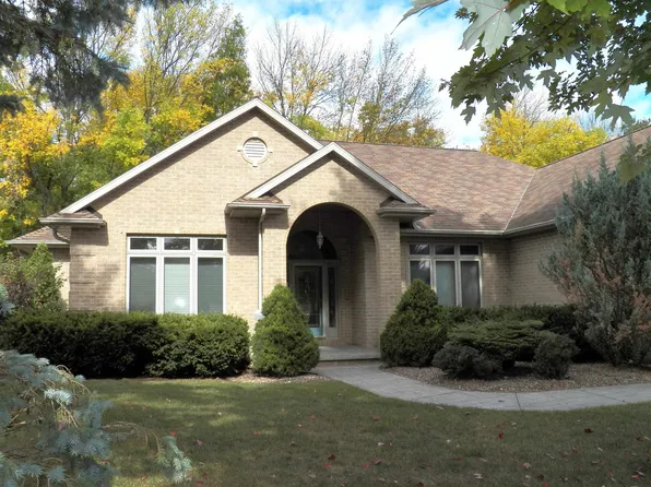 463 Nightingale Dr, Pulaski, WI 54162