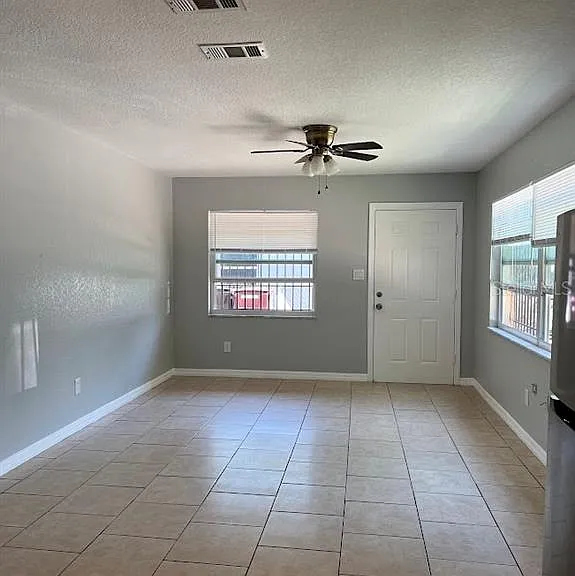 817 Bentley St #A — Photo 8