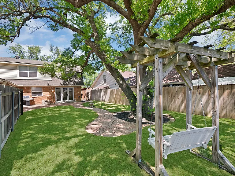 1427 Stagecoach Dr — Photo 38
