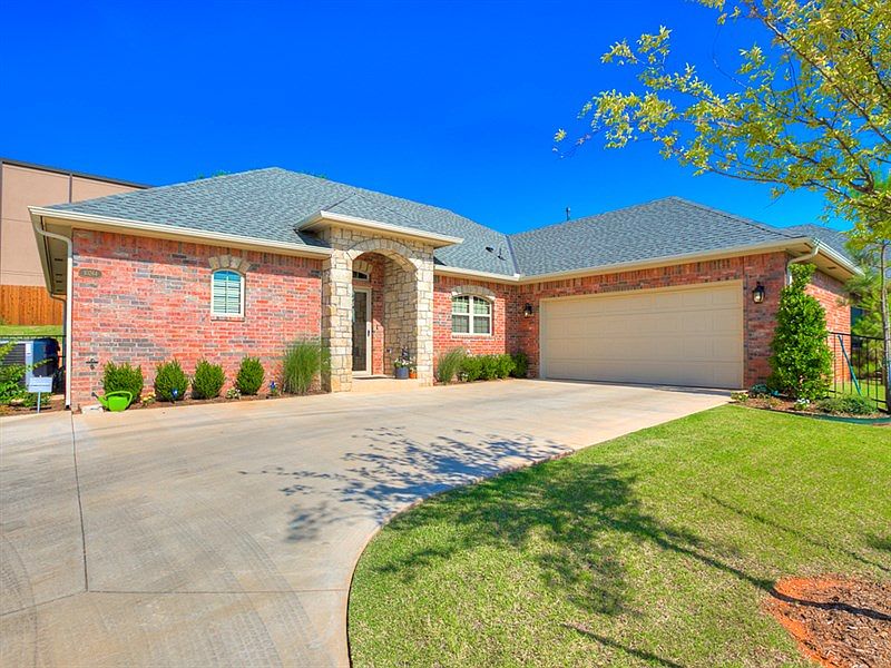2nd image of 10264 Hawthorn Dr