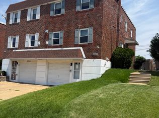 2727 Taunton St, Philadelphia, PA 19152