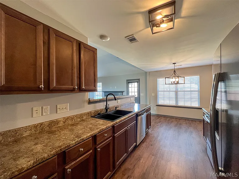583 Sunset Dr — Photo 6