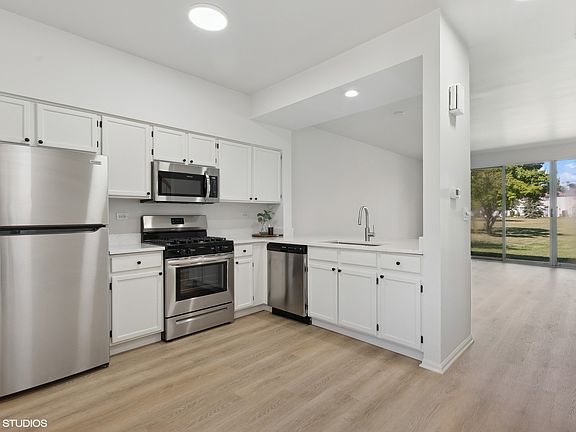 3rd image of 17802 W Salisbury Dr