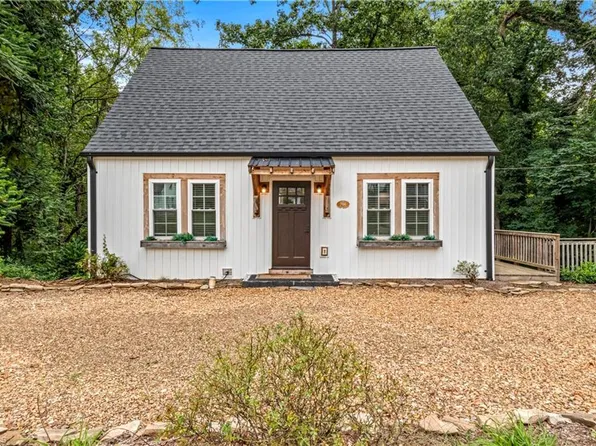 706 Elk Spur St, Elkin, NC 28621