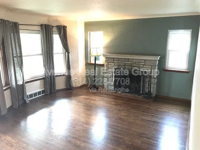 2 bed, 1.0 bath, 1378 sqft, $1,599 — Photo 2