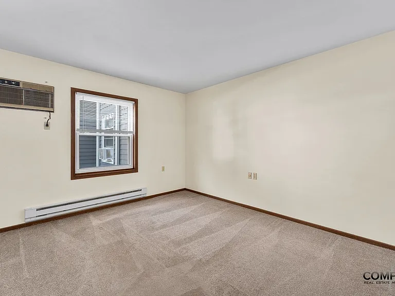 610 Gray St Apartments — Photo 36