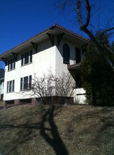 Exterior-1 tuck under gar