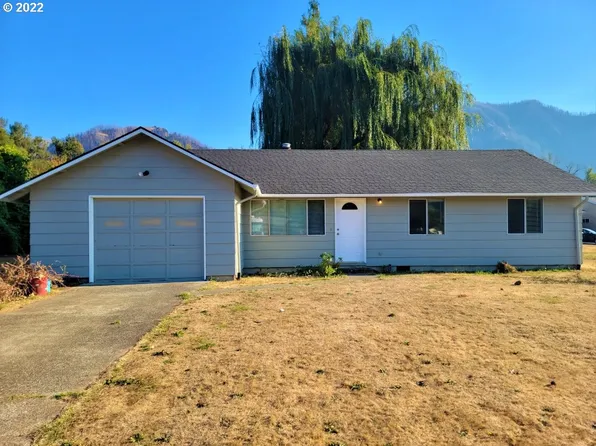 308 Wana Kawok St, North Bonneville, WA 98639