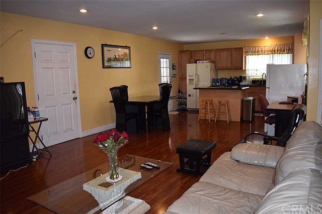 1st image of 845 E McFadden Ave