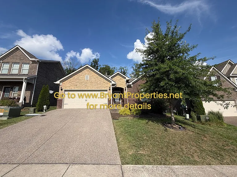 285 Blackthorn Ln — Photo 2