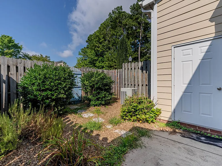 702 Teague Pl — Photo 18