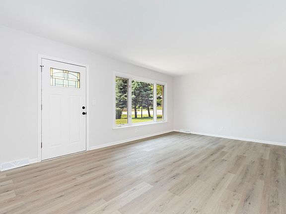 2nd image of 102 Pembroke Ave