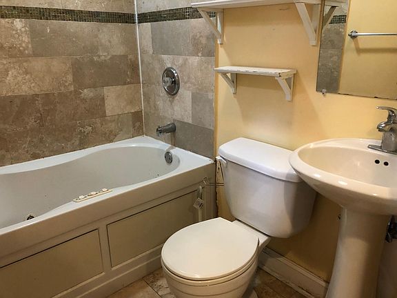 5th image of 6511 N Oakley Ave APT 1