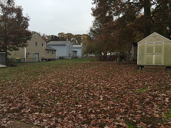 3rd image of 353 Red Oak Dr