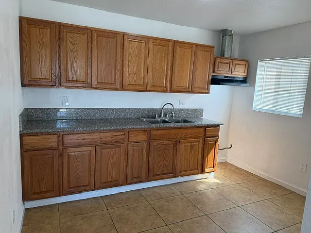 2 bed, 800 sqft, $1,200 — Photo 3