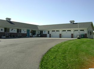 208 E Canyon Dr, Kennewick, WA