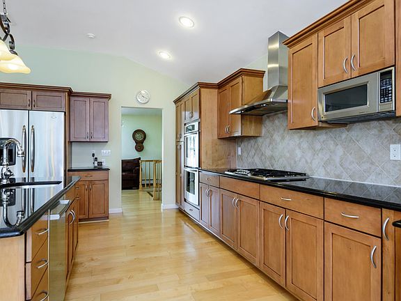 5th image of 17 Yates Ln
